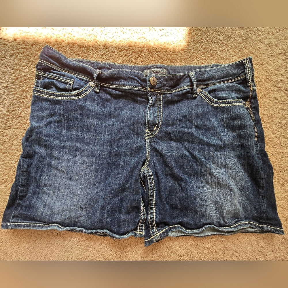 Silver Jeans Suki Shorts in Dark Indigo